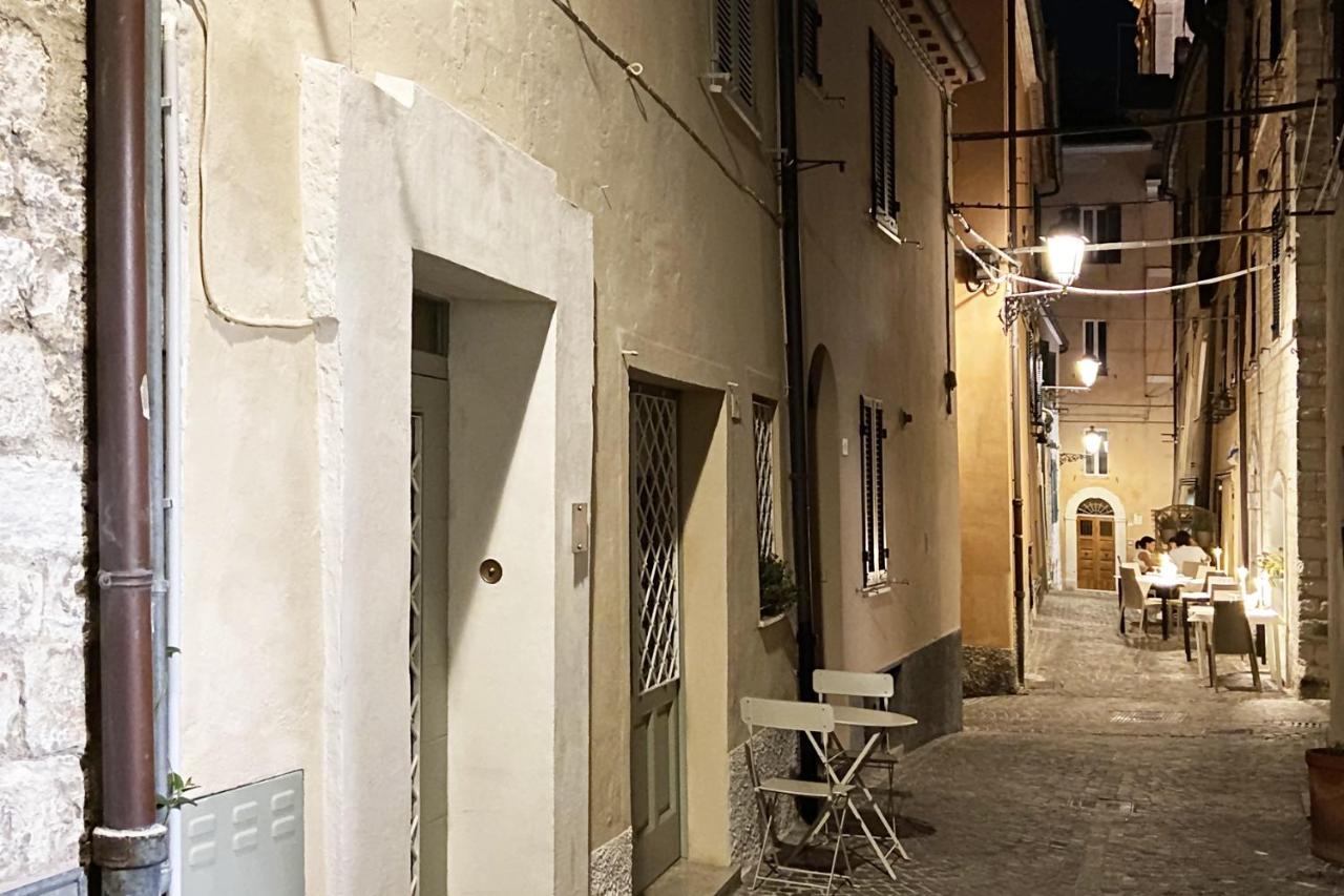 The Painted House, Nei Vicoli Di Sirolo Posto Spiaggia In Omaggio מראה חיצוני תמונה